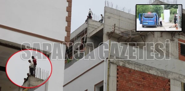 Paralarını Alamayan İşçiler Çatıya Çıktı