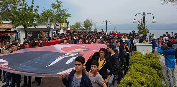 Sapanca'da Gençlik Yürüyüşü