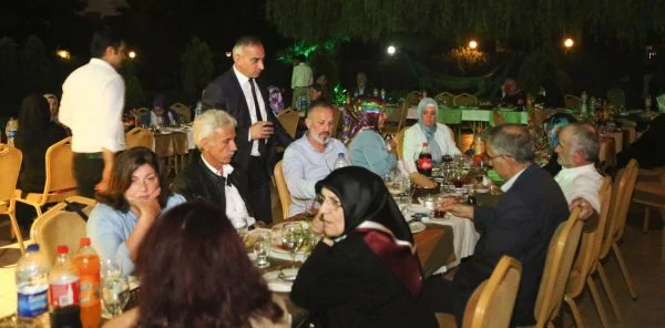 Eski ve Yeni Belediye Meclis Üyeleri İftarda Buluştu