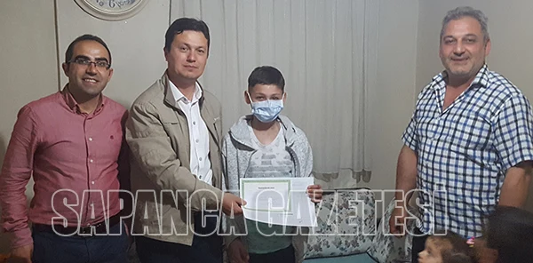 Lösemi Hastası Abdi Berat'ın Karne Sevinci