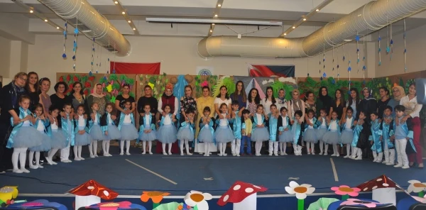 Miniklerden Muhteşem Yıl Sonu Programı