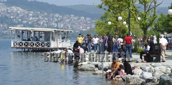 Sapanca Tatilcilerin Akınına Uğradı