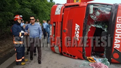 TEM'de Şeker Yüklü Tır Devrildi: 1 Yaralı