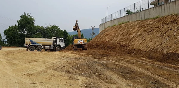 Yol Genişletme Çalışmaları Devam Ediyor