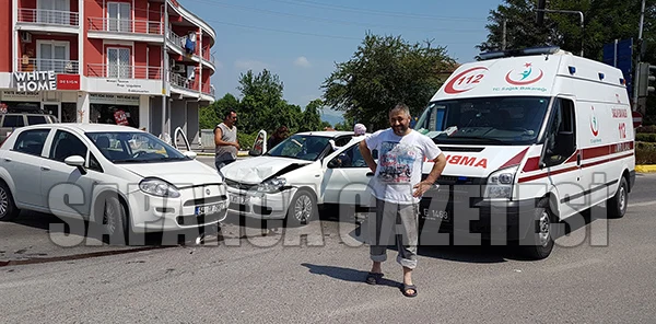Sapanca'da Trafik Kazası: 2 Yaralı