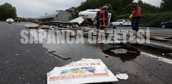 TEM'de Tır Devrildi: 1 Yaralı