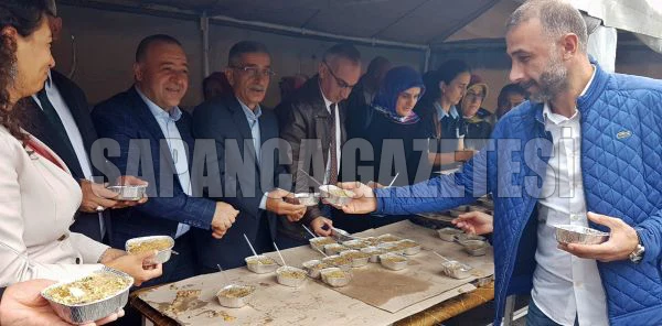 Sapanca'da 7 Bin Aşure Dağıtıldı