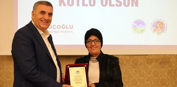 Sakarya'nın Tek Kadın Muhtarına Plaket