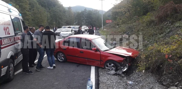 Sapanca'da Trafik Kazası: 2 Yaralı