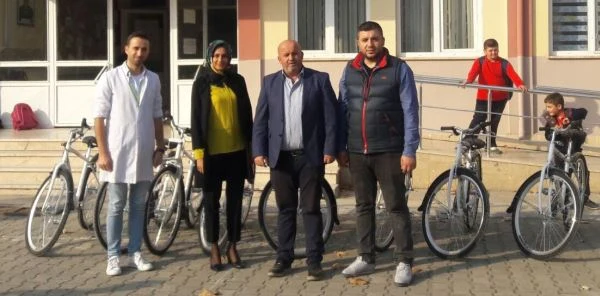 Sapanca'da Başarılı Öğrencilere Bisiklet
