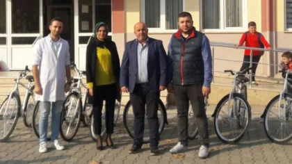 Sapanca'da Başarılı Öğrencilere Bisiklet