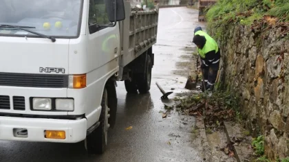 Yağmur Suyu Kanalları Temizleniyor