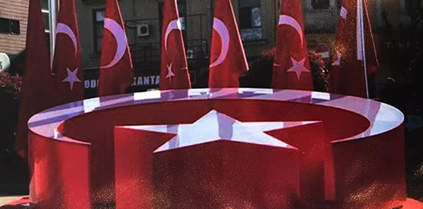 Türk Bayrağı Kaidesi Yapımına İş Adamından Destek