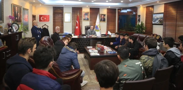Yılmazer, Göl Mahallesi Gençlerini Ağırladı