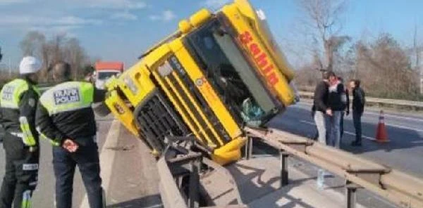 Sürücüsü Kalp Krizi Geçiren Araç Kaza Yaptı