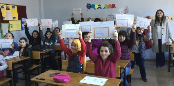 İmam Hatip Ortaokulu'nda Karne Heyecanı