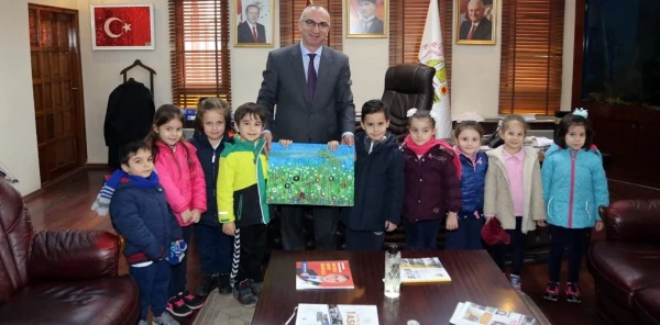 Minik Öğrencilerden Başkan Yılmazer'e Ziyaret