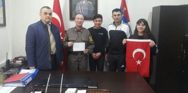 Öğrencilerden Tsk Güçlendirme Vakfı'na Destek