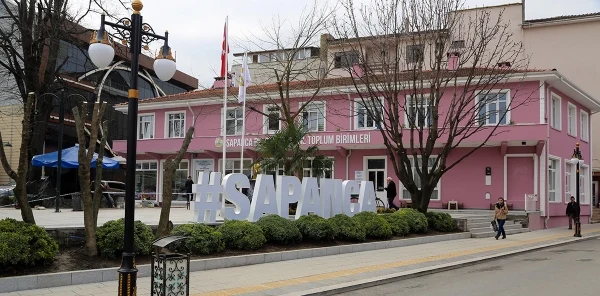 Yeni Işıklandırmalar Caddenin Havasını Değiştirecek