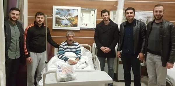 Ak Gençler Hastaları Ziyaret Etti