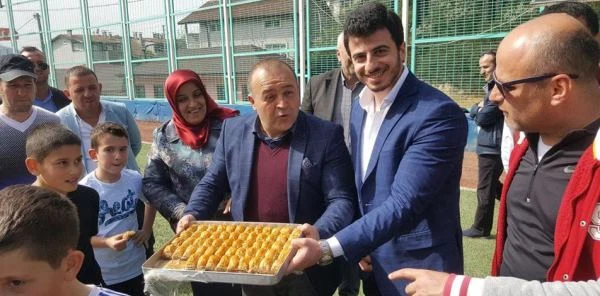 Başkandan Şampiyonlara Baklavalı Kutlama