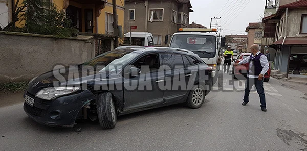 Sapanca'da Trafik Kazası: 2 Yaralı