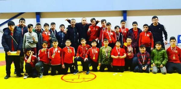 Sapancalı Güreşçilerden 22 Madalya
