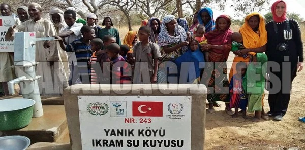 Kadınlar Birleşti Afrika'da Su Kuyusu Açtırdı