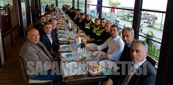 Polisler Yemekte Bir Araya Geldi