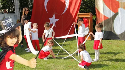 Minikler Hünerlerini Aileleri için Sergiledi