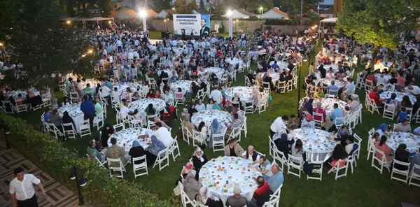 AK Parti 2500 Kişi ile Gövde Gösterisi Yaptı