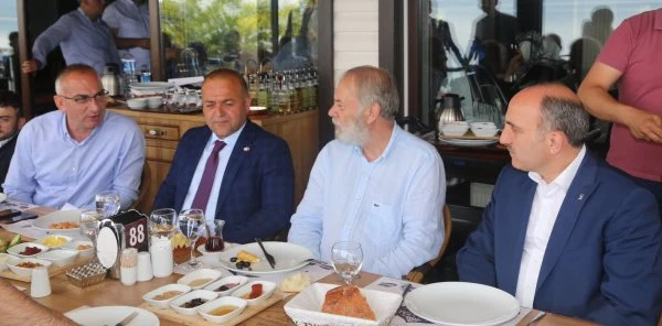 AK Parti, Muhtar ve Stk Temsilcilerini Ağırladı
