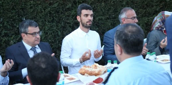 Kenan Sofuoğlu, Sapanca'da İftara Katıldı