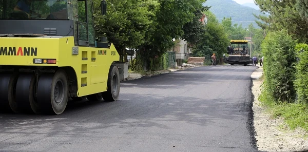 Sapanca'da Asfalt Çalışmaları Sürüyor