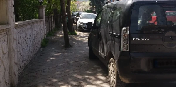 Belediyeden Kaldırım İşgali Uyarısı