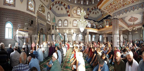 Bayram Namazında Camiler Doldu Taştı