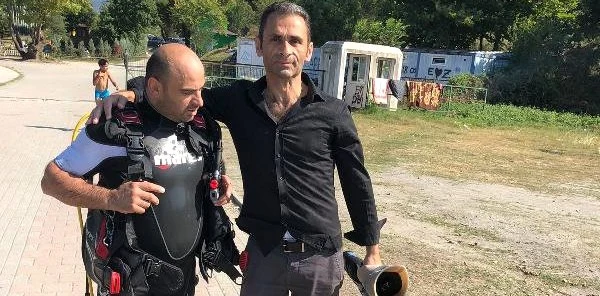 Protez Bacağını Gölde Düşürdü