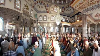 Bayram Namazında Camiler Doldu Taştı