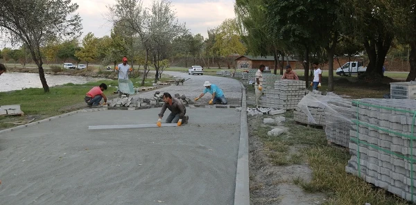 Fuar Alanında Çalışmalar Sürüyor