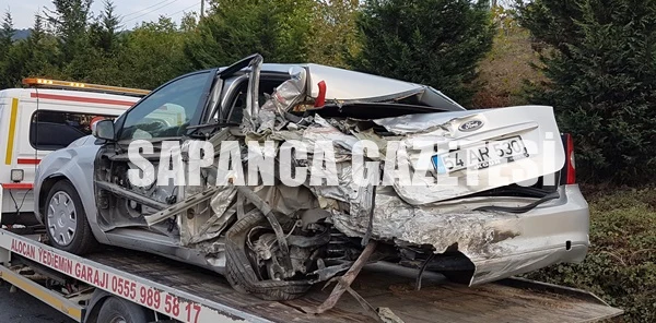 TEM Otoyolu Sapanca Geçişinde Tır ile Otomobil Çarpıştı:2 Yaralı