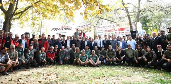 En Büyük Sazan Balığını Tutmak için Yarıştılar
