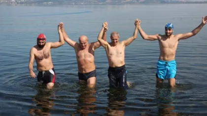 Başkan Sapanca'ya Yüzerek Geldi