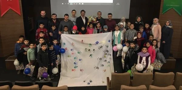 Ak Gençlik Çocukları Unutmadı
