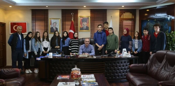 Başkan Yılmazer Öğrencileri Ağırladı