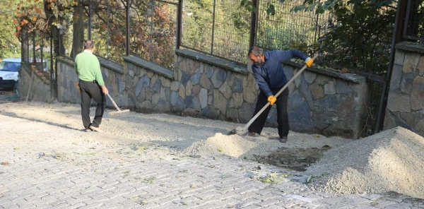 Hasarlı Yollar Onarılıyor
