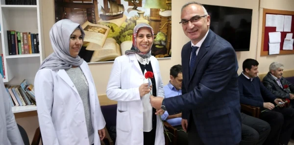 Yılmazer, Öğretmenleri Unutmadı