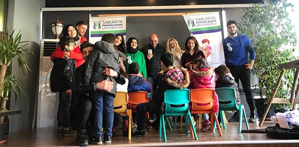 Abla ve Ağabeyleri Onları Unutmadı