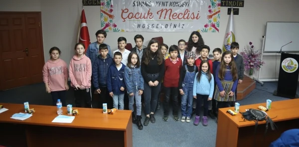 Meclisin Yeni Başkanı Ebrar Sahra Uslu