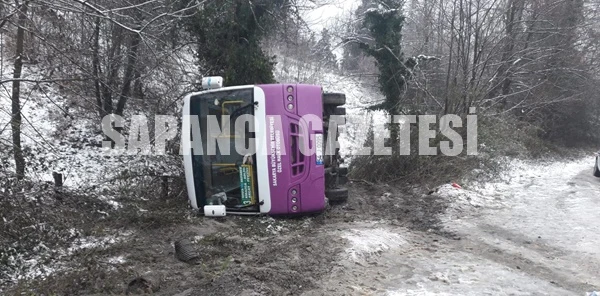 Sapanca'da Otobüs Devrildi: 2 Yaralı
