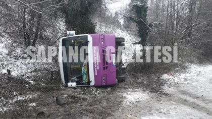 Sapanca'da Otobüs Devrildi: 2 Yaralı